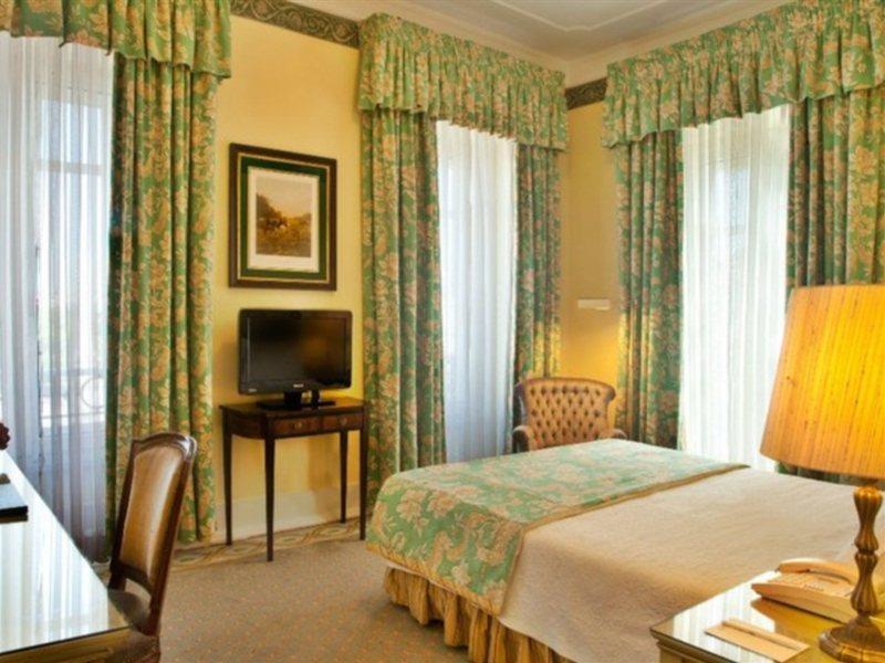 Hotel Avenida Palace Lisabona Exterior foto A guest room at the Hotel de Ville