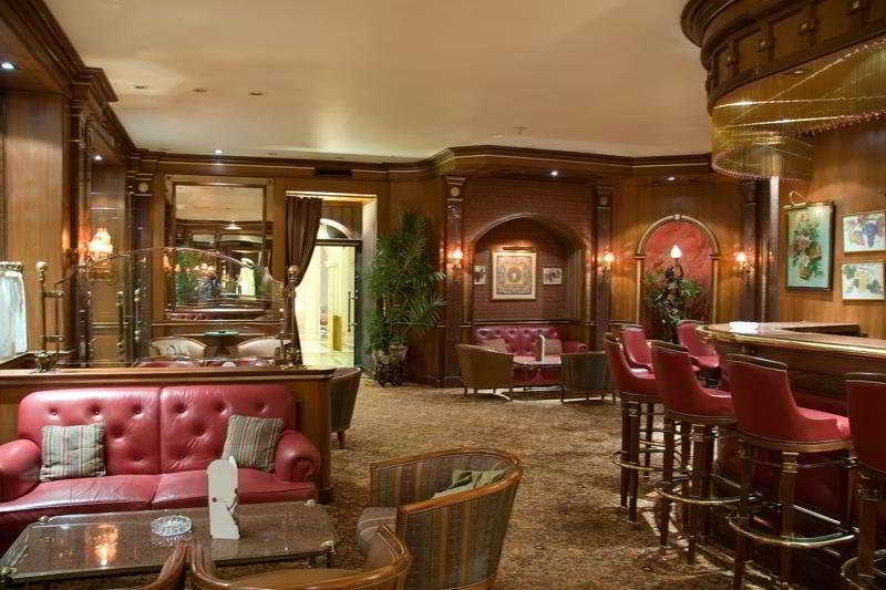 Hotel Avenida Palace Lisabona Exterior foto The bar at the St. Francis