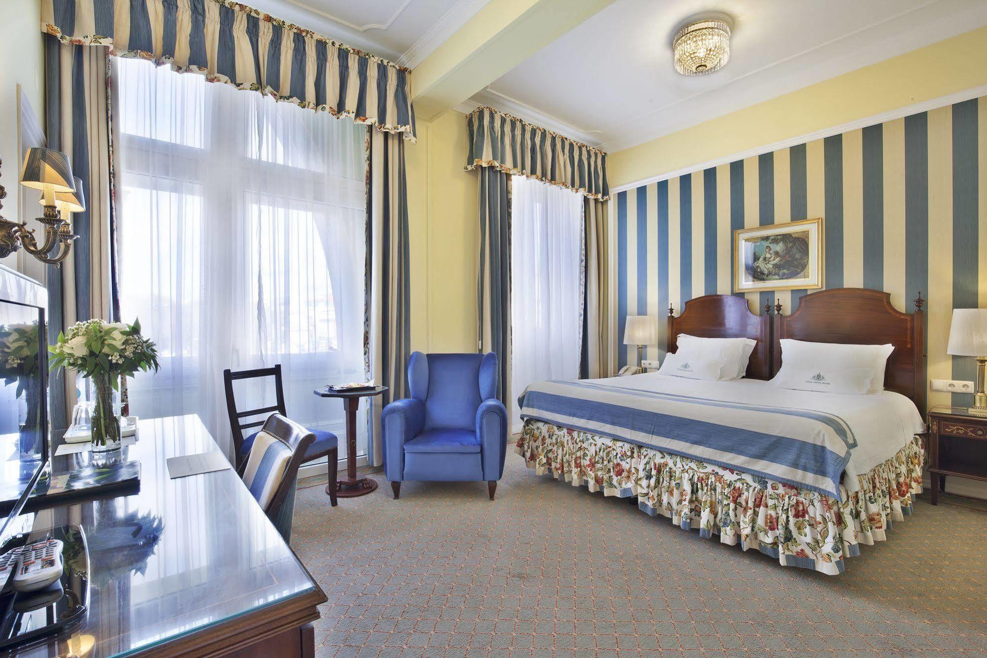 Hotel Avenida Palace Lisabona Exterior foto A room at the hotel