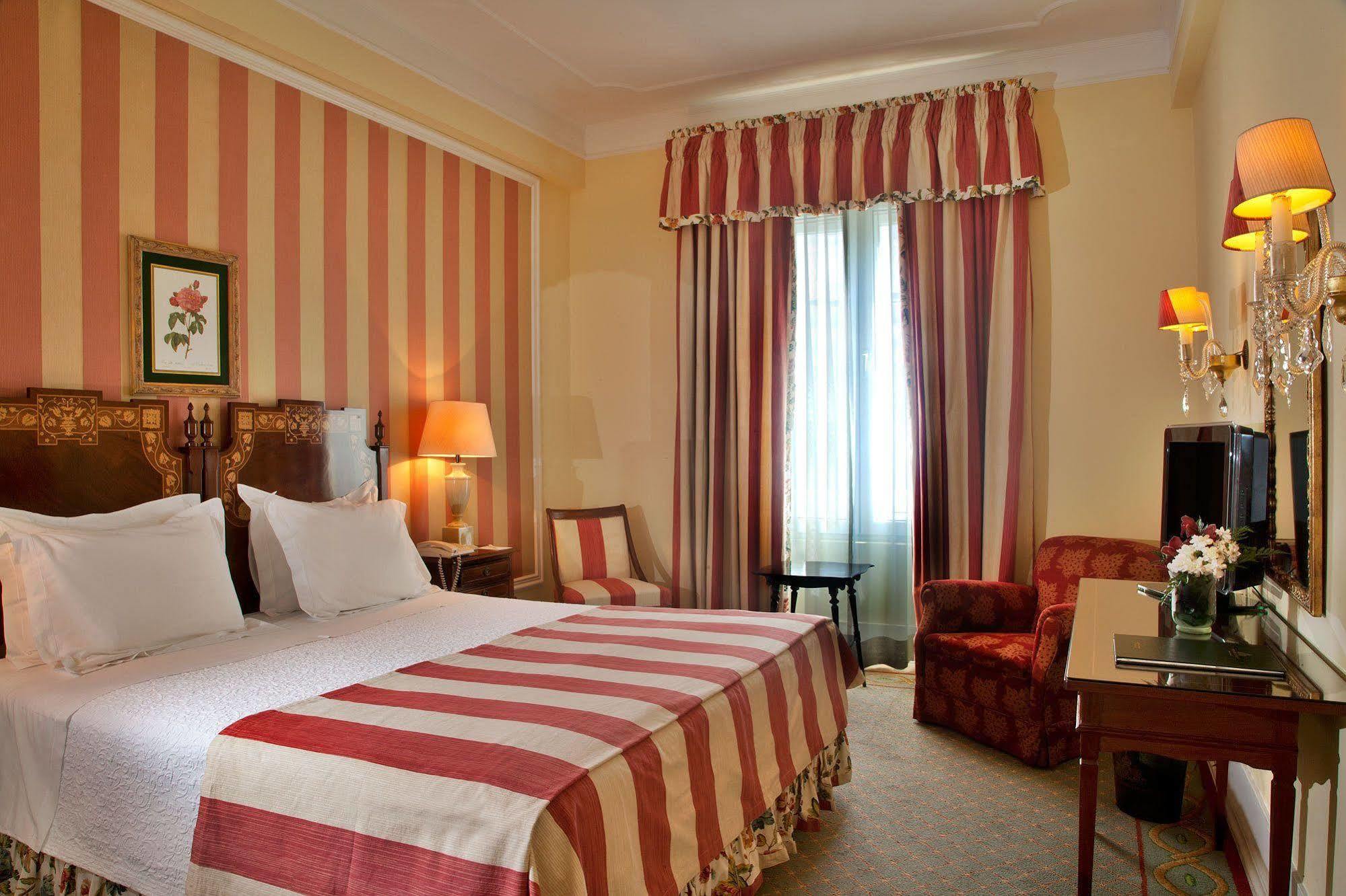 Hotel Avenida Palace Lisabona Exterior foto A room at the hotel